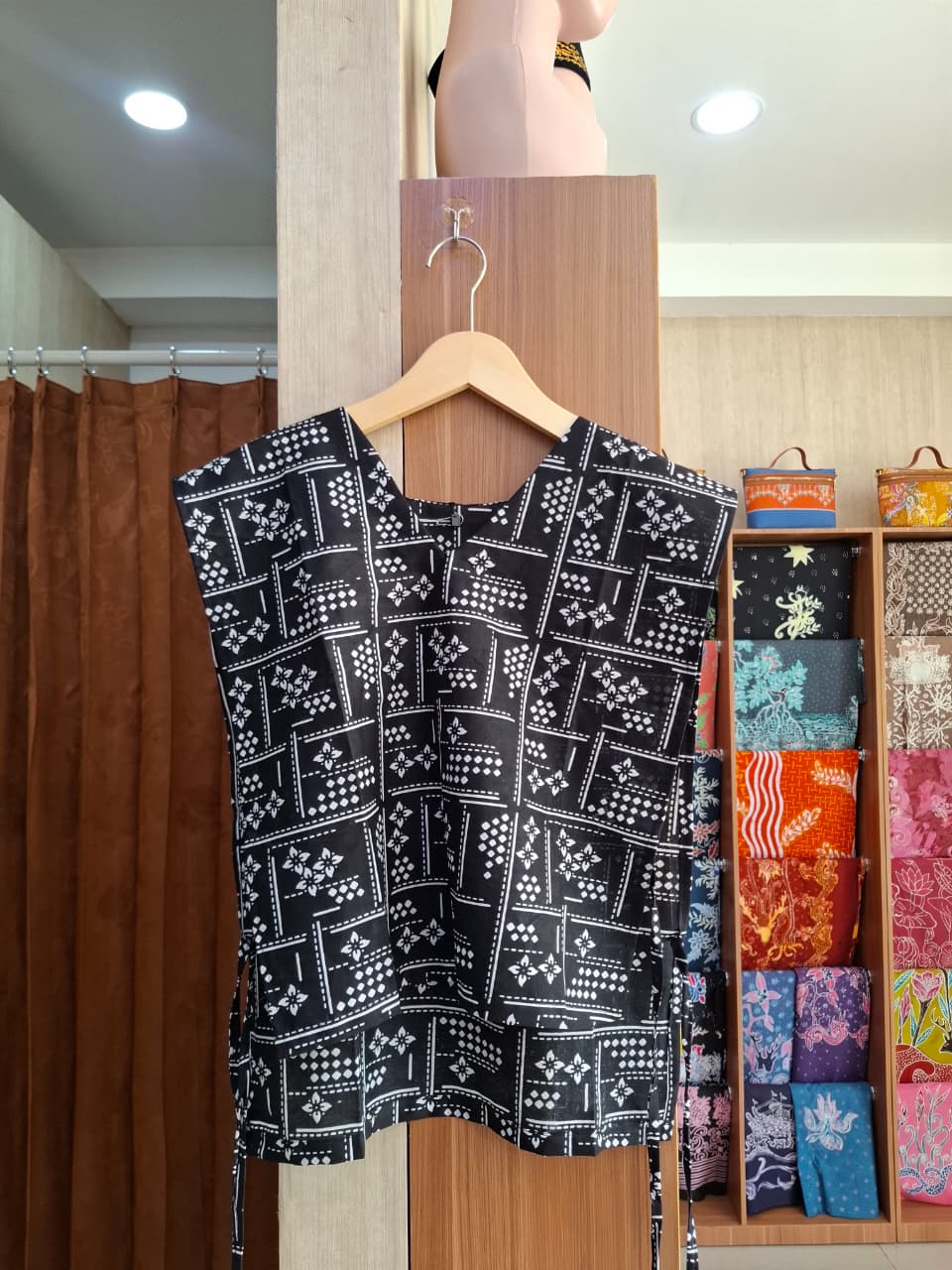 Vest Etnik Hitam Bulau Sayang